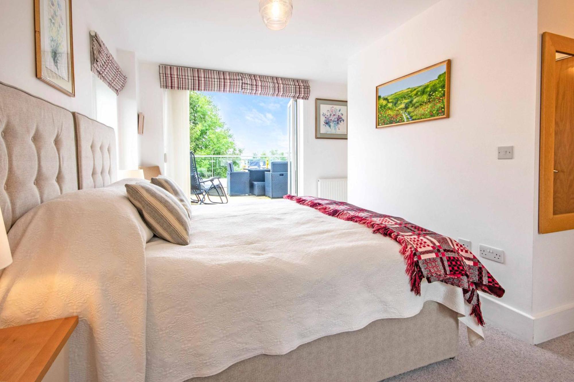 Crow'S Nest Penthouse Apartment With Free Spa Access Somerford Keynes Экстерьер фото